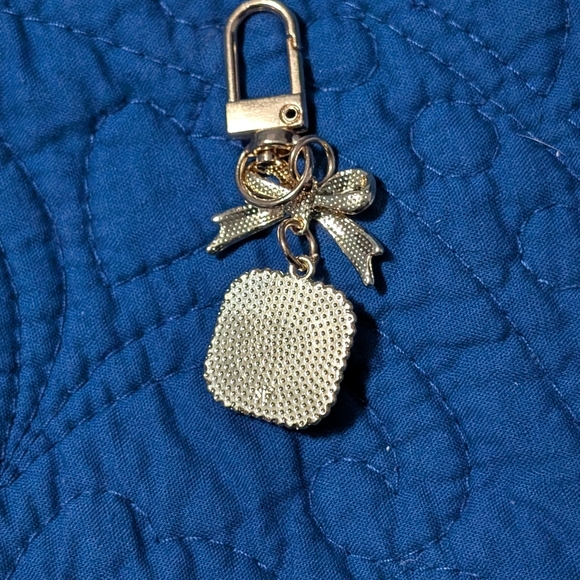 Chic Gold Bow with Pearl Square Charm - Picture 2 of 4